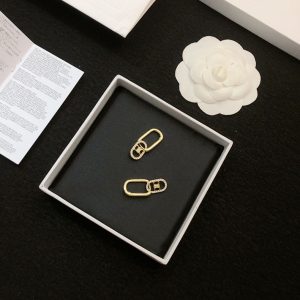 セリーヌ ピアス トリオンフ