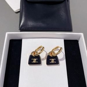 セリーヌ ノットピアス 芸能人