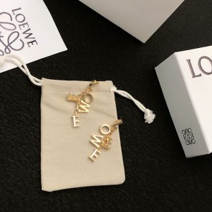 ロエベ ピアス 公式