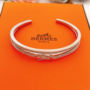 エルメス シルバー ブレスレット 人気