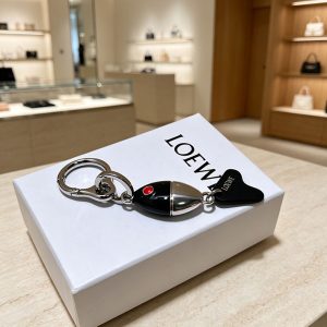 ロエベ チャーム アウトレット