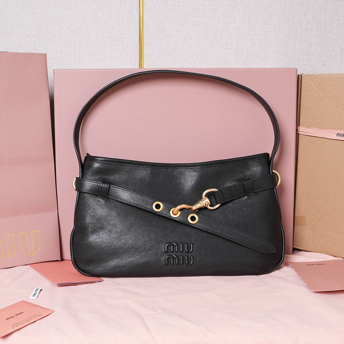 miumiu バッグ 黒