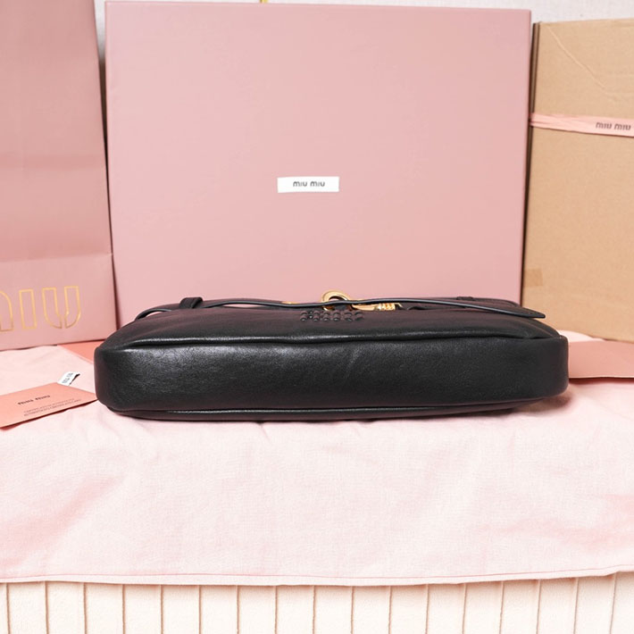 ミュウミュウ バッグ アウトレット 店舗 MiuMiu アバンチュール ナッパレザー バッグ レギュラー ブラック 5BC182_2BBL_F0002 miumiu バッグ 黒 - 画像 (4)