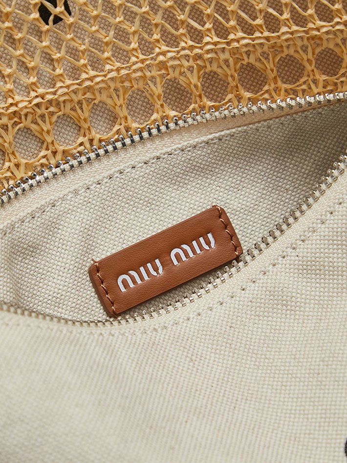 ミュウミュウ バッグ アウトレット 店舗 MiuMiu トートバッグ ラフィアエフェクト リネン ポーチ付き ロゴ ベージュ 5BG231 ADO5 F0018 MIUMIU トートバッグ 布 - 画像 (4)